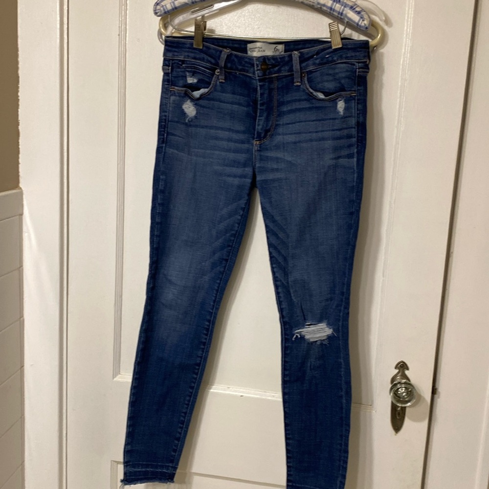 - Abercrombie jeans distressed